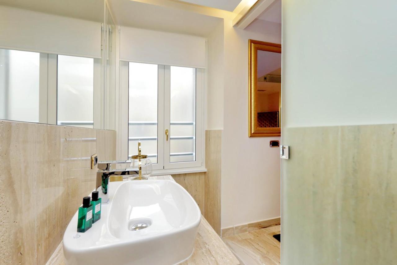 Trevi Diamond Luxury Suites & Jacuzzi Rom Exterior foto